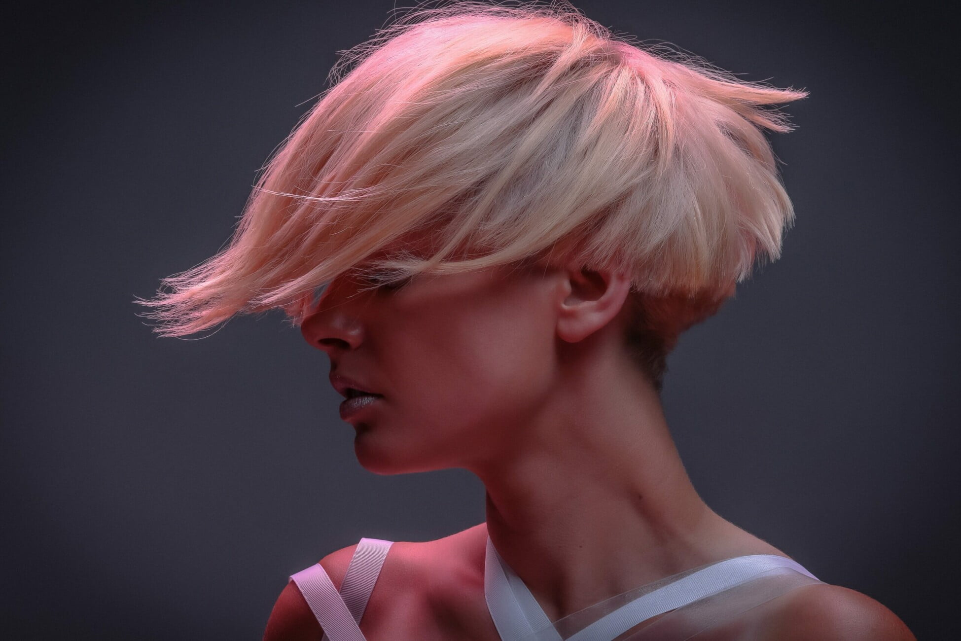 Beauty photograph from the 'Hairdresser Awards 2015' series by photographer Étienne Delorme – image 01