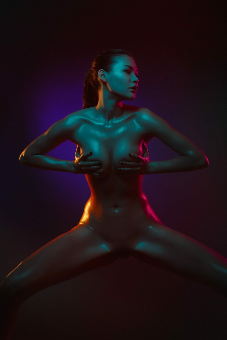 Editorial nude photograph of model Madina from the 'Madina – Premium Magazine Editorial' series by photographer Étienne Delorme – image 07