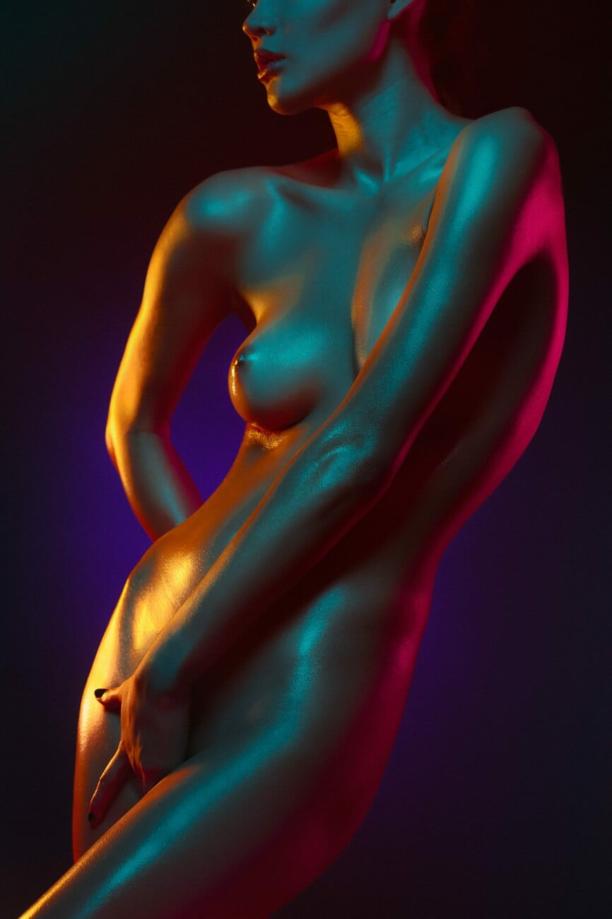 Editorial nude photograph of model Madina from the 'Madina – Premium Magazine Editorial' series by photographer Étienne Delorme – image 08