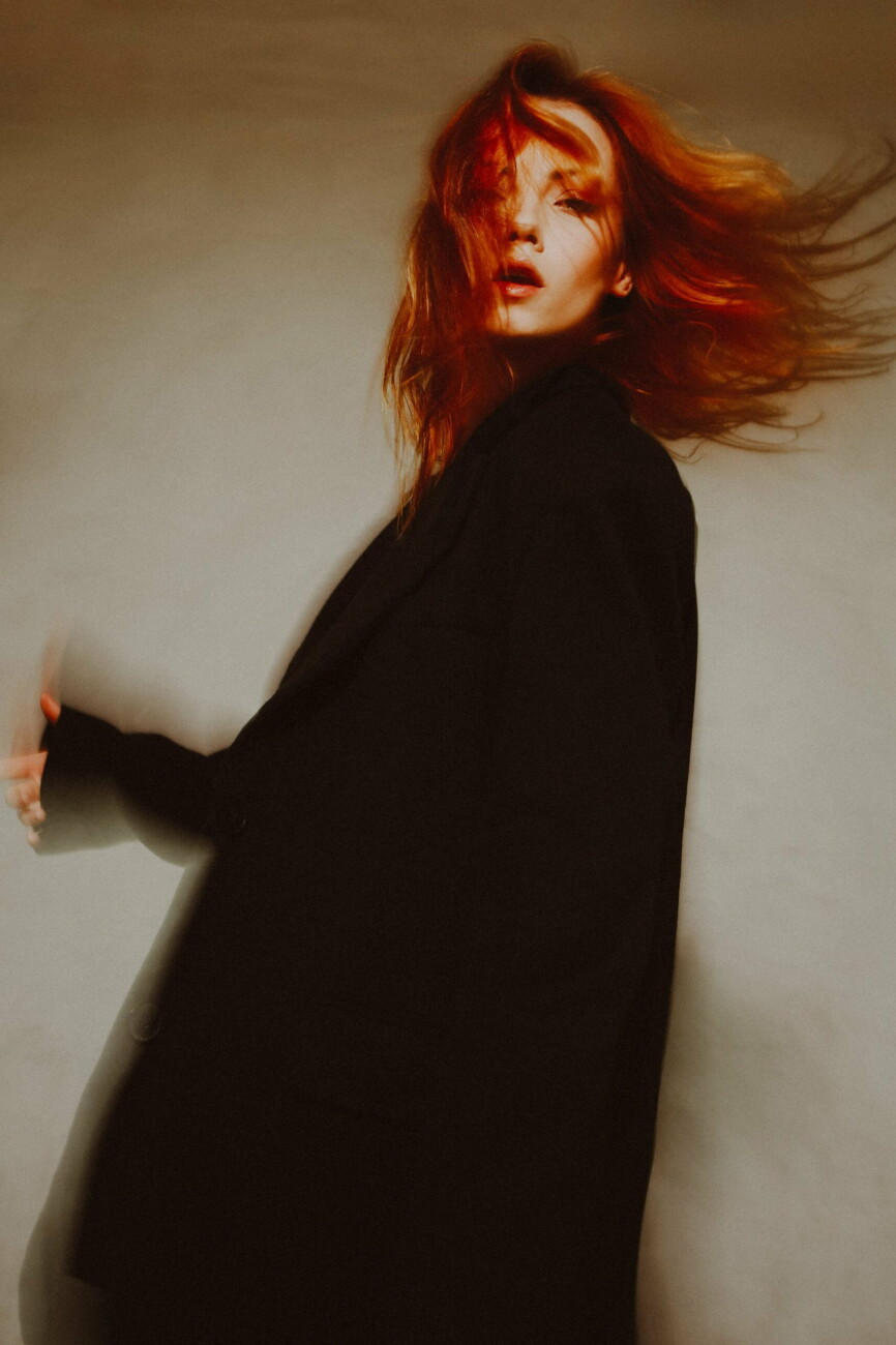 Fashion nude photograph of model Sophie La Sage from the 'Sophie La Sage – Moves' series by photographer Étienne Delorme – image 01